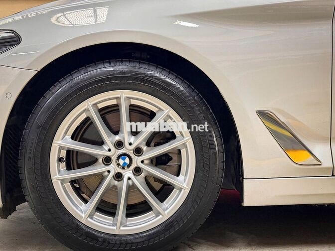 BMW 520i model 2019 Trắng