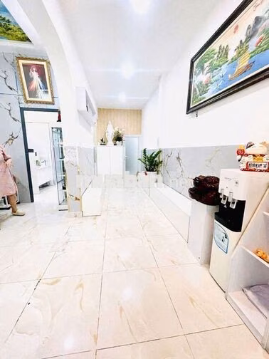 cho thuê nhà Hoàng Hoa Thám dt. 6x19m 1 hầm 3 lầu st