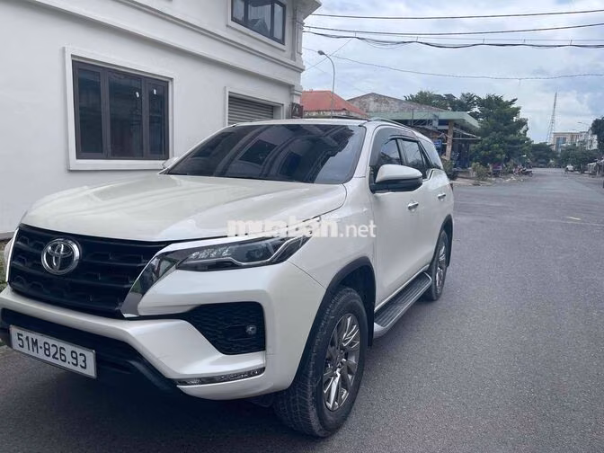 Toyota Fortuner SUV Trắng Tự động 7 chỗ