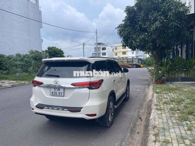 Toyota Fortuner SUV Trắng Tự động 7 chỗ
