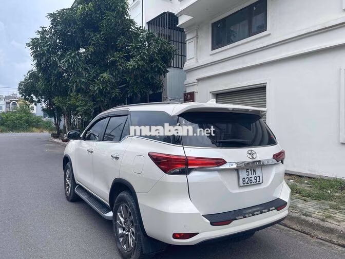 Toyota Fortuner SUV Trắng Tự động 7 chỗ