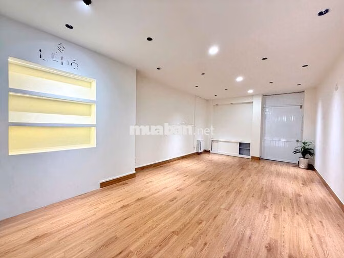 Mặt bằng mặt tiền đường tại Nguyễn Ngọc Lộc ngay cầu vượt 3/2
