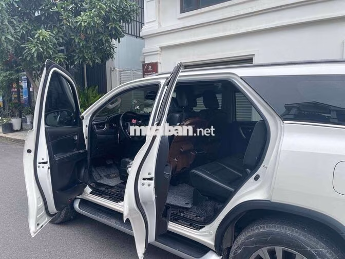 Toyota Fortuner SUV Trắng Tự động 7 chỗ
