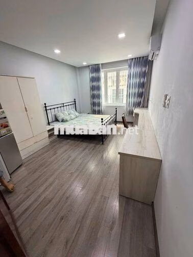 Studio, CHDV cho thuê phòng trọ sinh viên RMIT, Nhân Viên văn phòng 