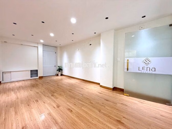 Mặt bằng mặt tiền đường tại Nguyễn Ngọc Lộc ngay cầu vượt 3/2