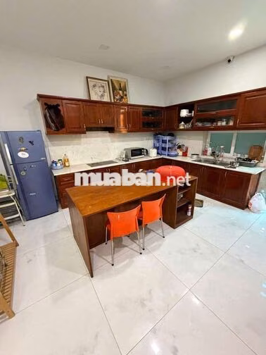 Studio, CHDV cho thuê phòng trọ sinh viên RMIT, Nhân Viên văn phòng 