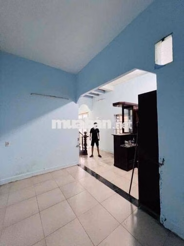 cho thuê nhà trệt lầu đường nhựa xe hơi giá 5,5tr/ tháng
