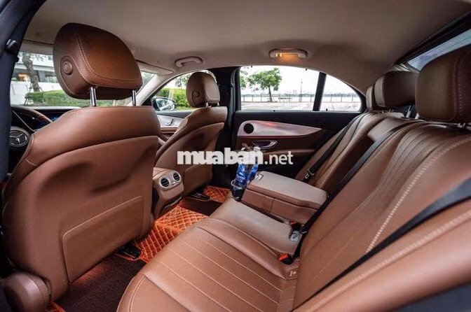 Mercedes-Benz E180 2023 10000 km Đen