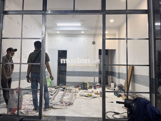 Mặt bằng đối diện New World, Khu vực khách Tây