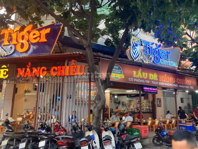 NHÀ HÀNG NẮNG CHIỀU CÂN TUYỂN NAM NỮ PHỤC VỤ, NỮ PHỤ BẾP