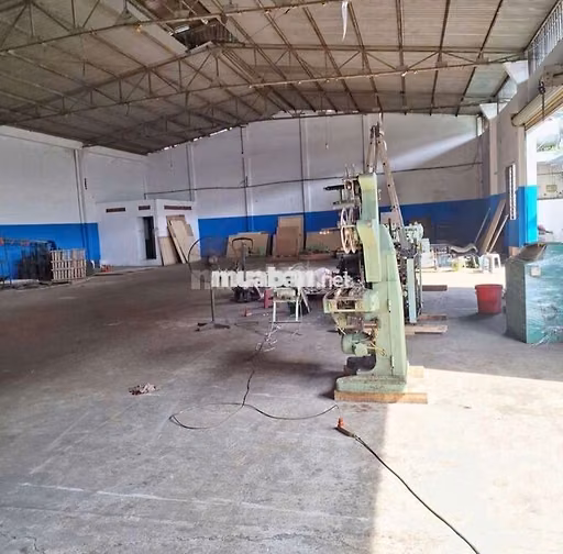 CHO THUÊ KHO,XƯỞNG 500M² GIÁ 40TR/T, Đ XE LỚN LÊ TRỌNG TẤN 