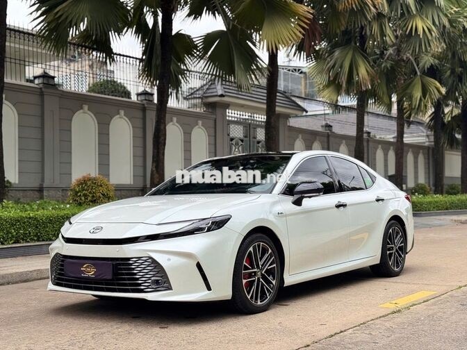 Toyota Camry 2025 2.5 HEV Top Trắng 7.000km