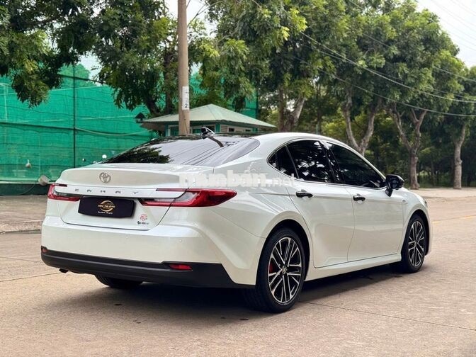 Toyota Camry 2025 2.5 HEV Top Trắng 7.000km