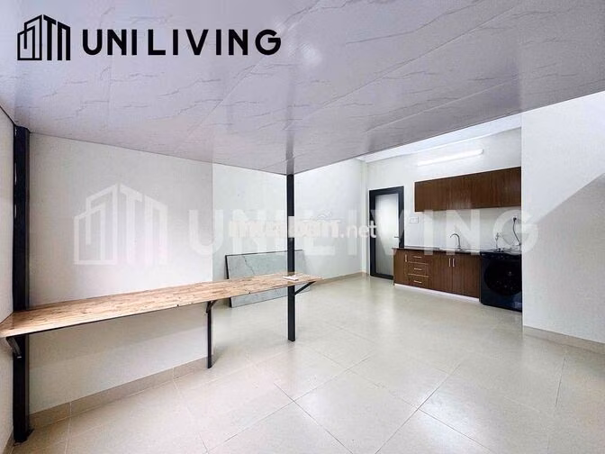 Pass phòng sau lưng trường UEF