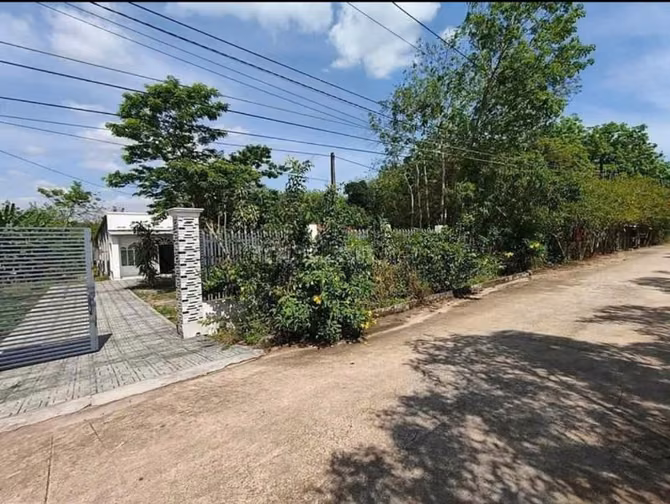 Khu đất nhà vườn, có sẵn nhà cấp 4. Giá ngộp vì cần tiền gấp
