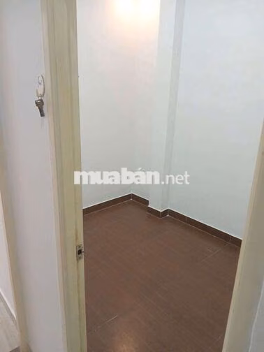nhà sạch sẻ vô ở liền cho thuê 6 tháng 