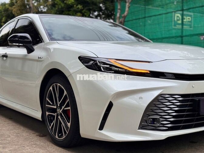 Toyota Camry 2025 2.5 HEV Top Trắng 7.000km