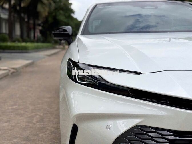 Toyota Camry 2025 2.5 HEV Top Trắng 7.000km