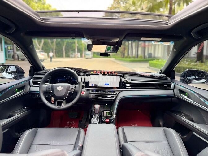 Toyota Camry 2025 2.5 HEV Top Trắng 7.000km