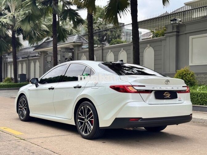 Toyota Camry 2025 2.5 HEV Top Trắng 7.000km
