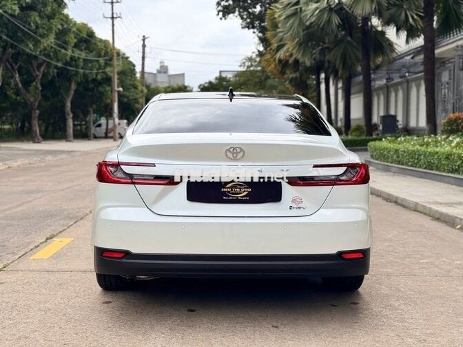 Toyota Camry 2025 2.5 HEV Top Trắng 7.000km