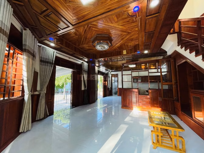 Nhà góc 2 mặt tiền tiện kinh doanh 