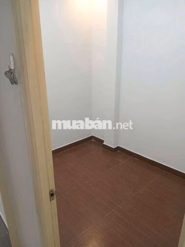 nhà sạch sẻ vô ở liền cho thuê 6 tháng 