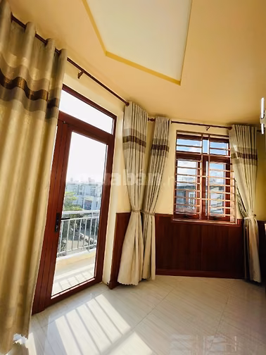 Nhà góc 2 mặt tiền tiện kinh doanh 