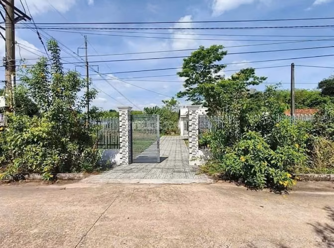 Khu đất nhà vườn, có sẵn nhà cấp 4. Giá ngộp vì cần tiền gấp