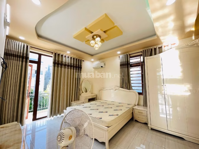 Nhà góc 2 mặt tiền tiện kinh doanh 