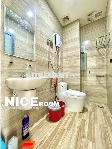 CĂN HỘ 1 PHÒNG NGỦ TẦNG CAO FULL NỘI THẤT GẦN ĐH FTU