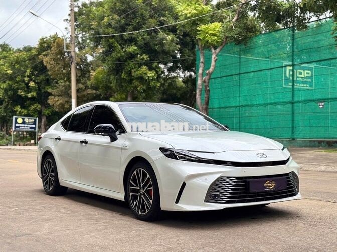 Toyota Camry 2025 2.5 HEV Top Trắng 7.000km