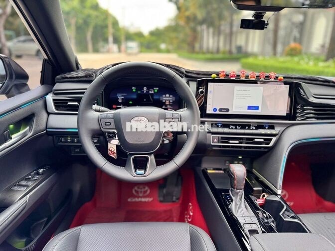 Toyota Camry 2025 2.5 HEV Top Trắng 7.000km
