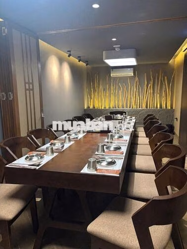 CHO THUÊ NHÀ MẶT TIỀN NGUYỄN TRÃI QUẬN 1, TRỆT 3 LẦU, DTSD 450M2