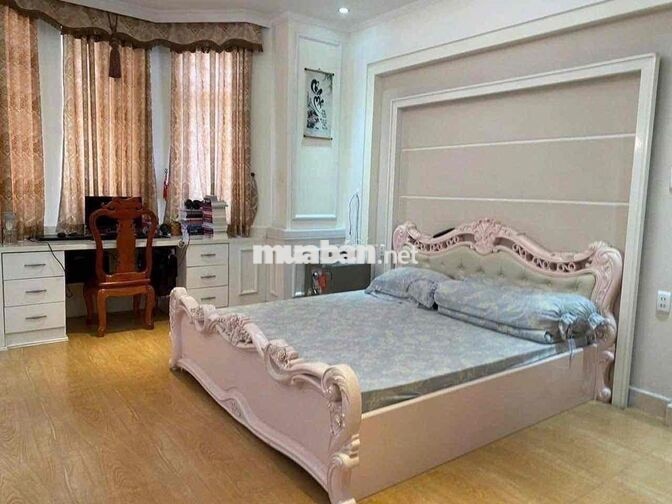 Biệt thự khu Tên Lửa nội thất cao cấp 10x20m có hầm 3 lầu giá 32.5 tỷ