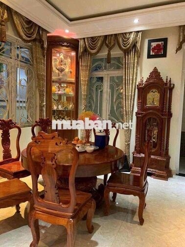 Biệt thự khu Tên Lửa nội thất cao cấp 10x20m có hầm 3 lầu giá 32.5 tỷ