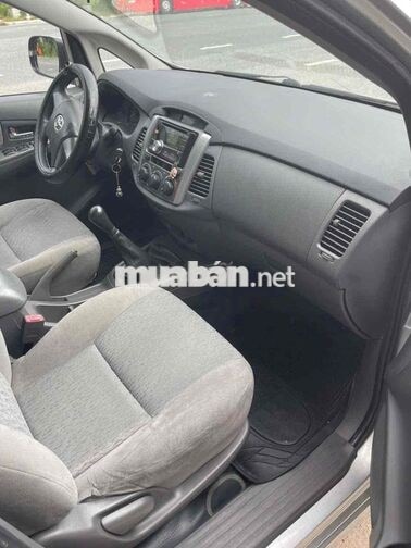 Toyota Innova Bạc