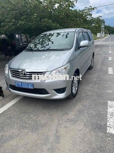 Toyota Innova Bạc