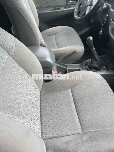 Toyota Innova Bạc