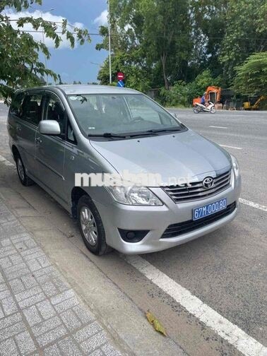 Toyota Innova Bạc