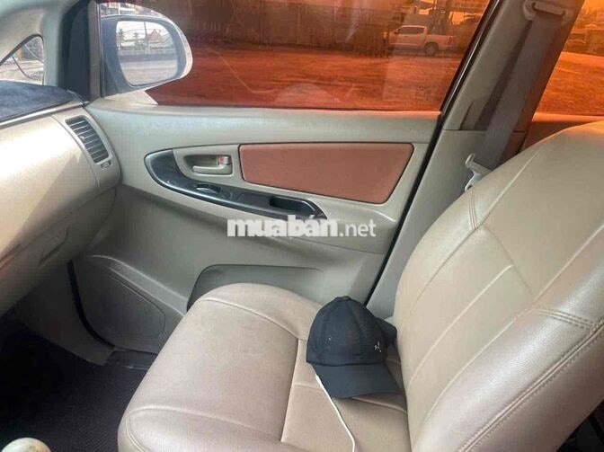 Toyota Innova 7 chỗ Bạc 223.303 km