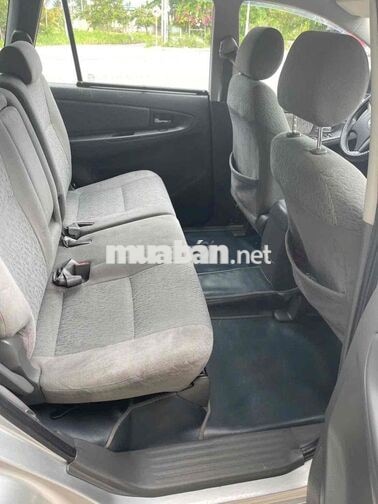 Toyota Innova Bạc