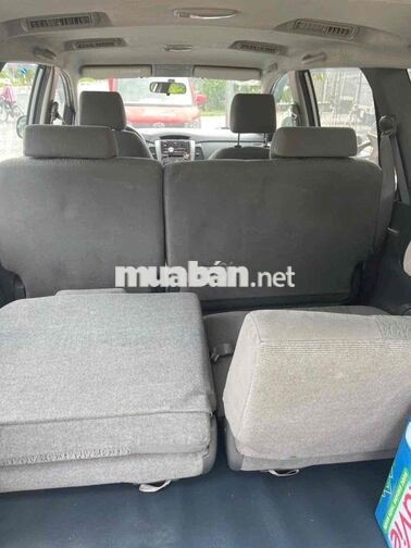 Toyota Innova Bạc