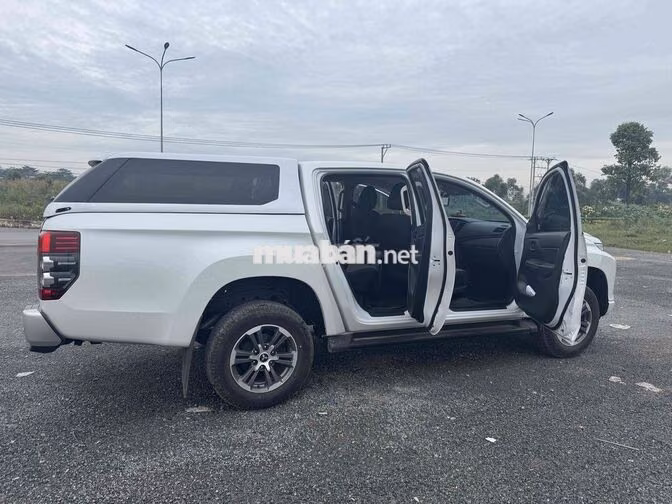 Mitsubishi Triton 2023 Trắng 15.000km chính chủ