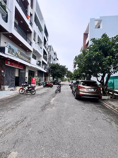 Nhà LÊ THỊ RIÊNG. GIÁ: 7.5 tỷ Sổ Hồng Riêng. 