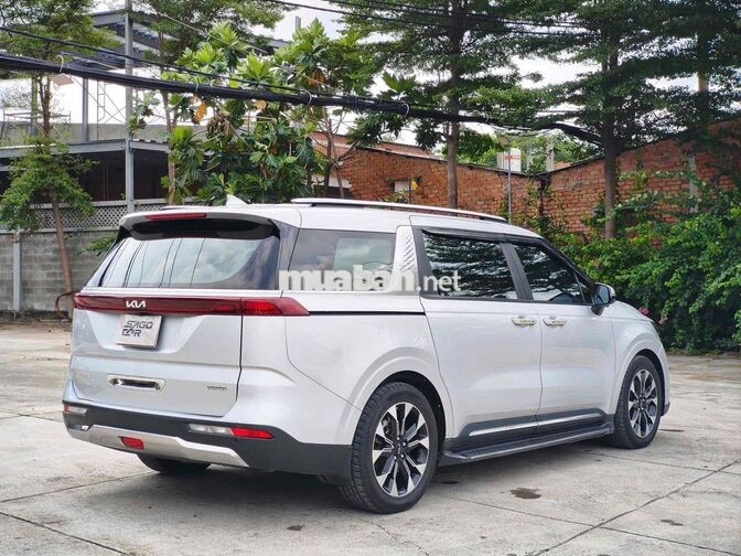 Kia Carnival Luxury 2022 Bạc 7 chỗ Tự động Xăng