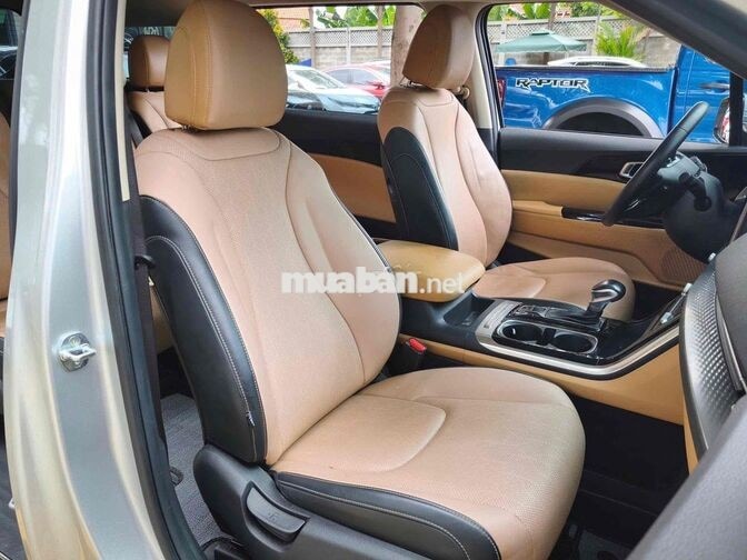 Kia Carnival Luxury 2022 Bạc 7 chỗ Tự động Xăng