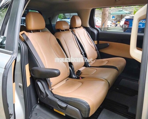 Kia Carnival Luxury 2022 Bạc 7 chỗ Tự động Xăng