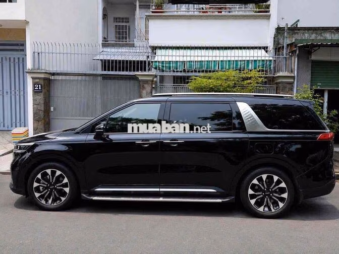 Kia Carnival 7 chỗ màu Đen
