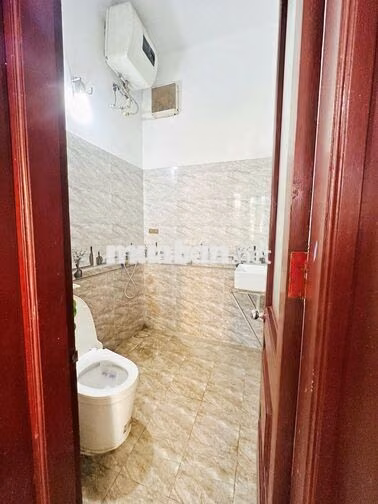 Phòng đủ đồ vs khép kín, cửa sổ thoáng, mặt phố Thụy Khuê 3.9 triệu